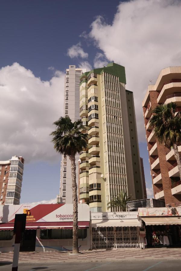 Apartamentos Torre Gerona Бенидорм Екстериор снимка