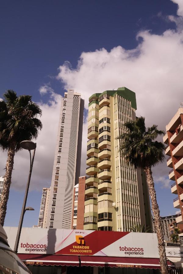 Apartamentos Torre Gerona Бенидорм Екстериор снимка