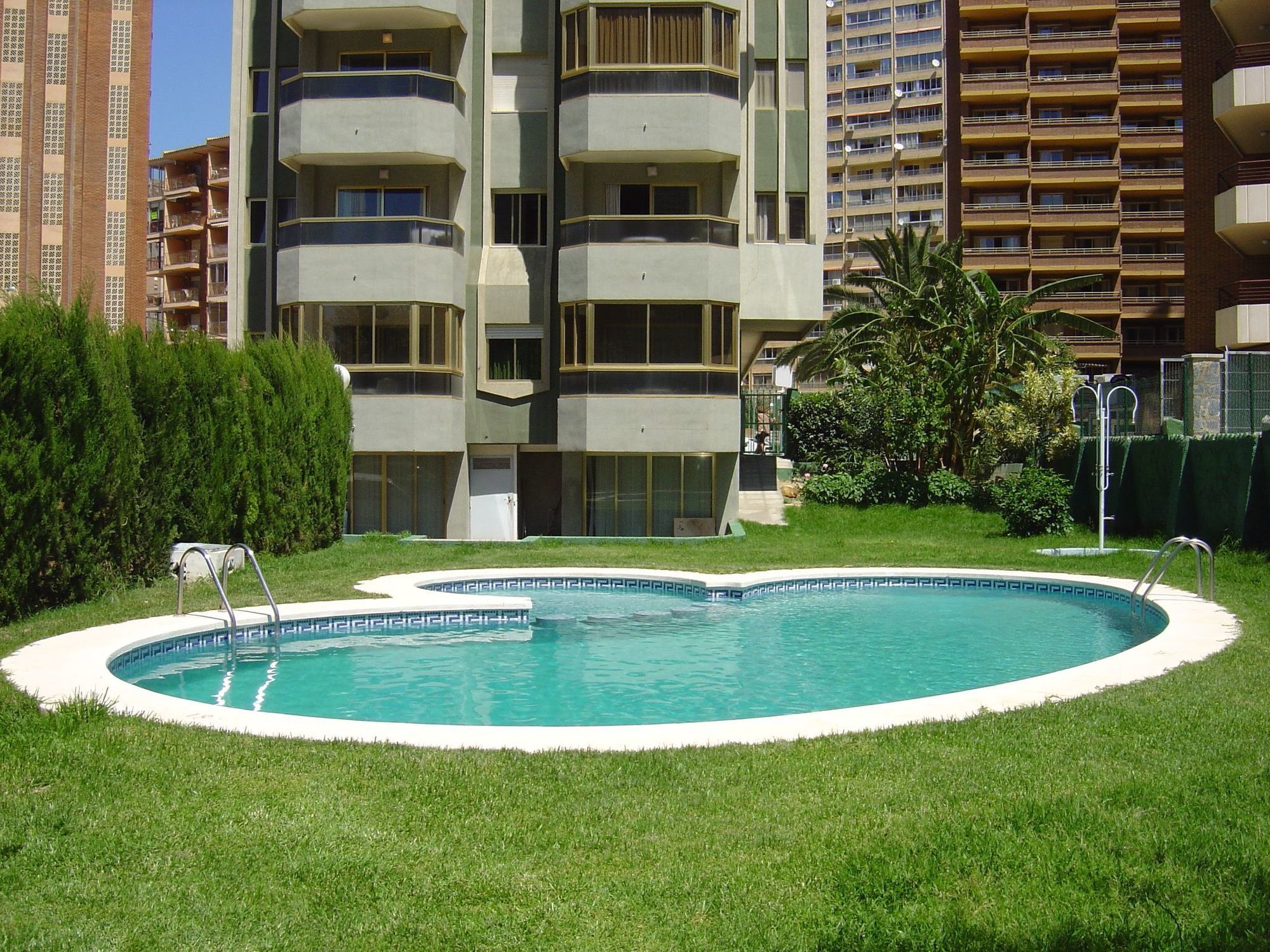 Apartamentos Torre Gerona Бенидорм Екстериор снимка