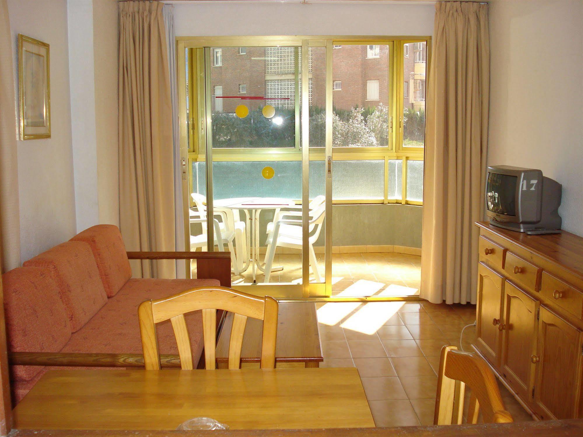 Apartamentos Torre Gerona Бенидорм Екстериор снимка