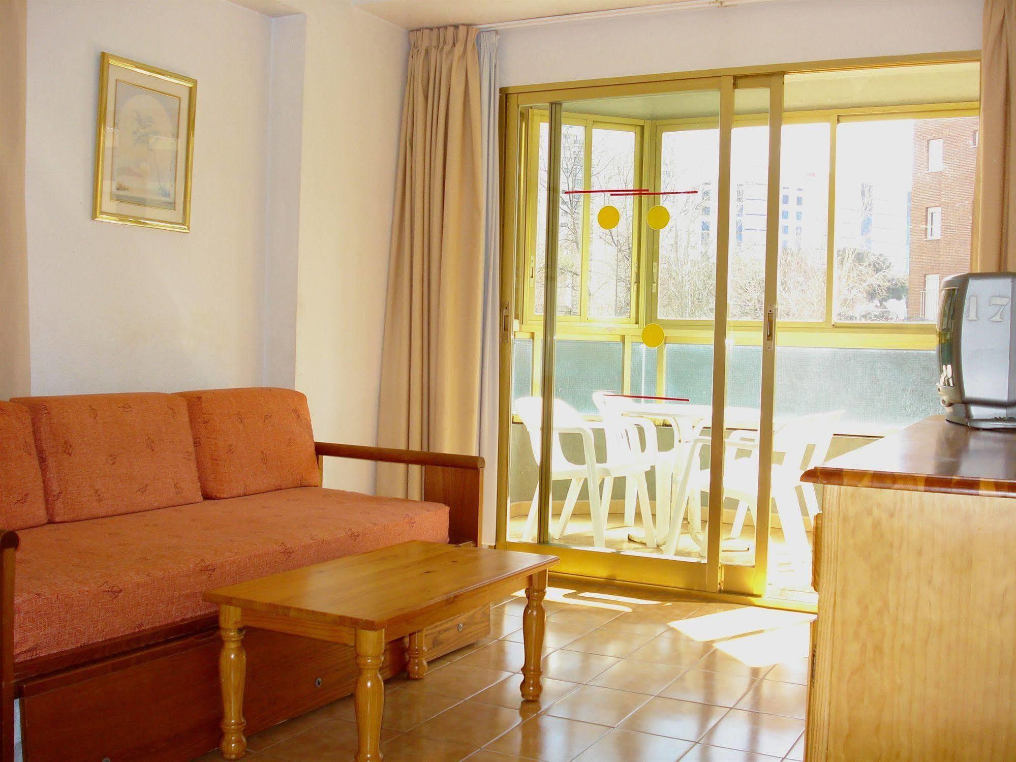 Apartamentos Torre Gerona Бенидорм Екстериор снимка